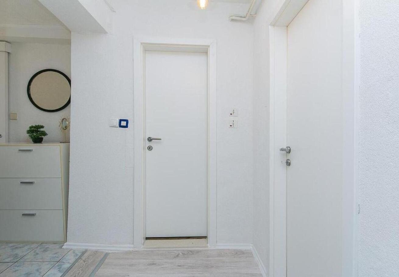 Apartment Jure บริสท์ ภายนอก รูปภาพ