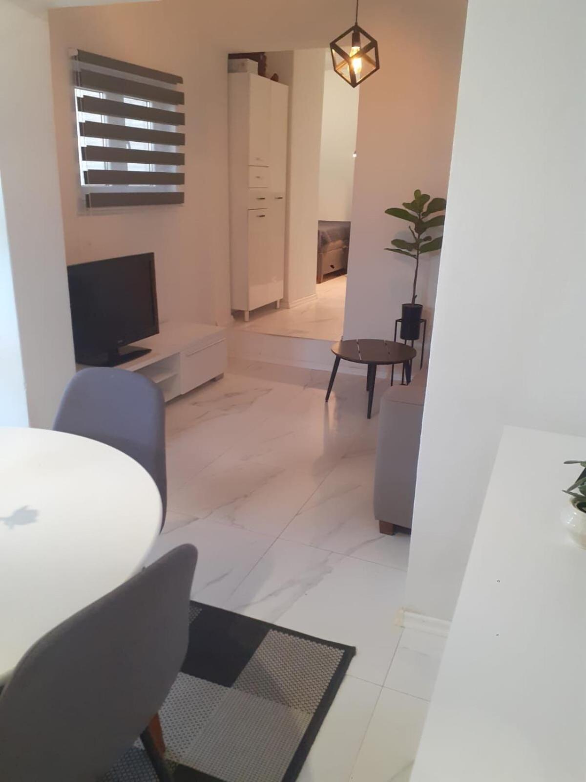 Apartment Jure บริสท์ ภายนอก รูปภาพ
