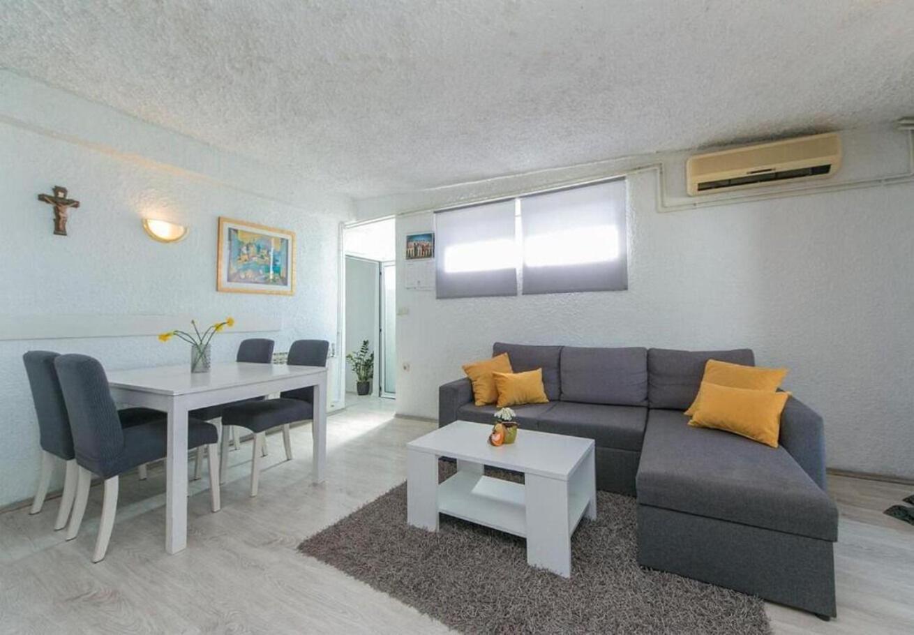 Apartment Jure บริสท์ ภายนอก รูปภาพ